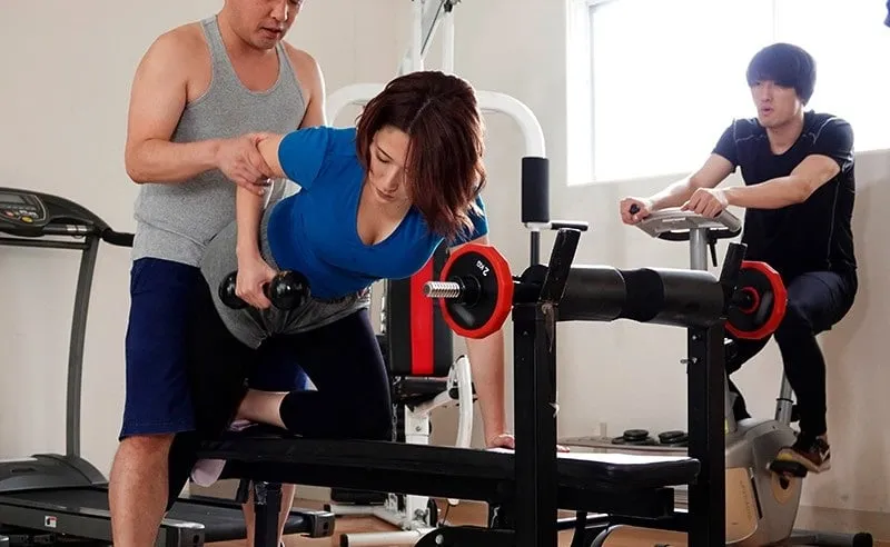 Chồng yêu phát hiện vợ yêu "đi ngoài" với huấn luyện viên thể hình