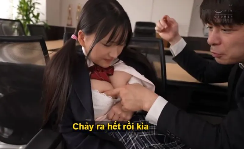 Ba năm trời, thầy giáo rèn luyện học trò vú đẹp thành “hũ đựng tinh”
